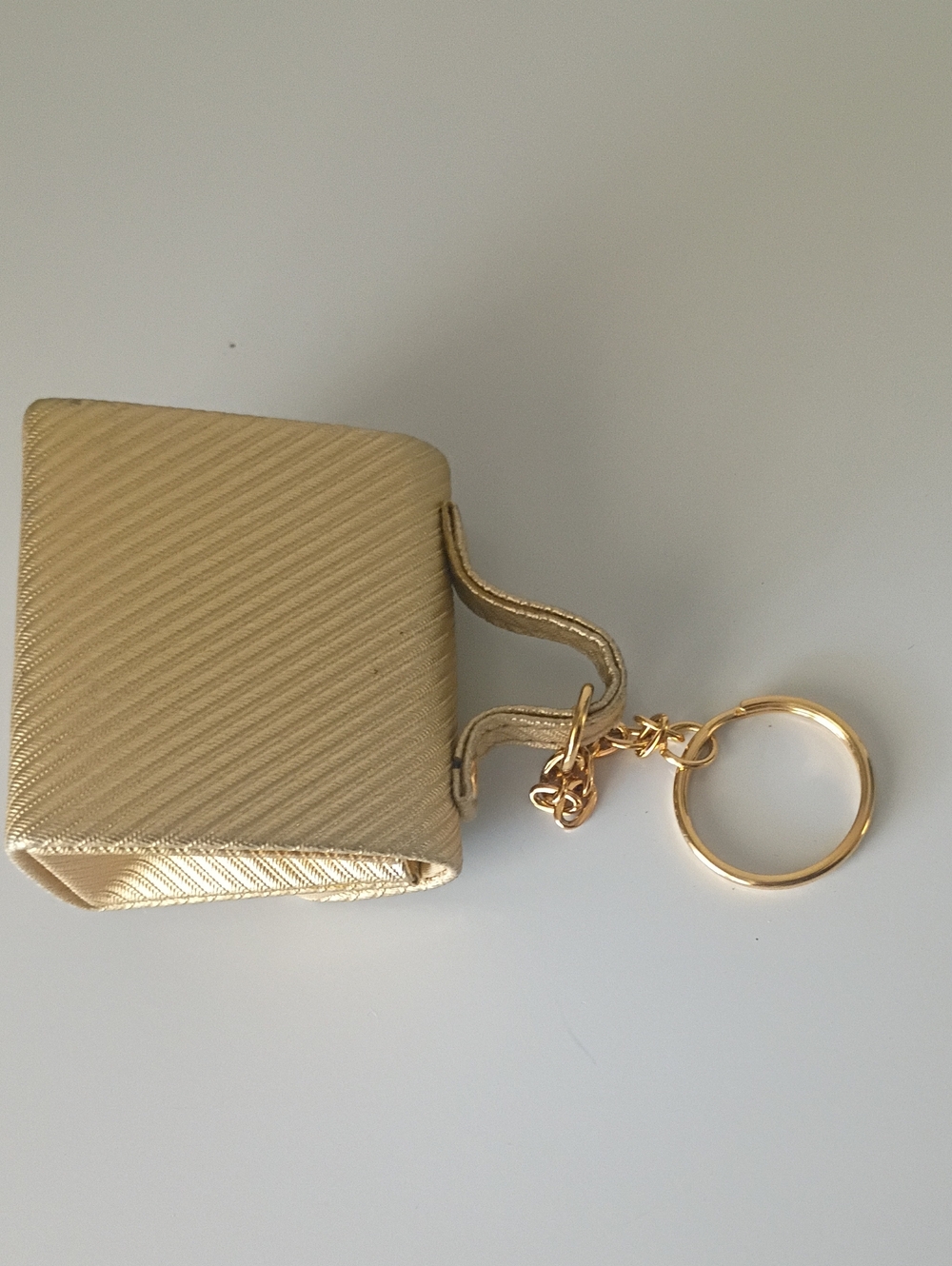 Vintage Estee Lauder Gold Mini Handbag Purse Keychain Pre-Owned Snap Closure - Picture 5 of 10